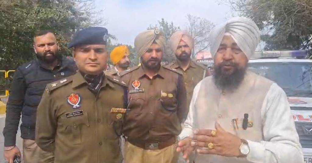 Senior Journalist Daljit Ajnoha meets Police District Chief Sandeep Kumar Malik